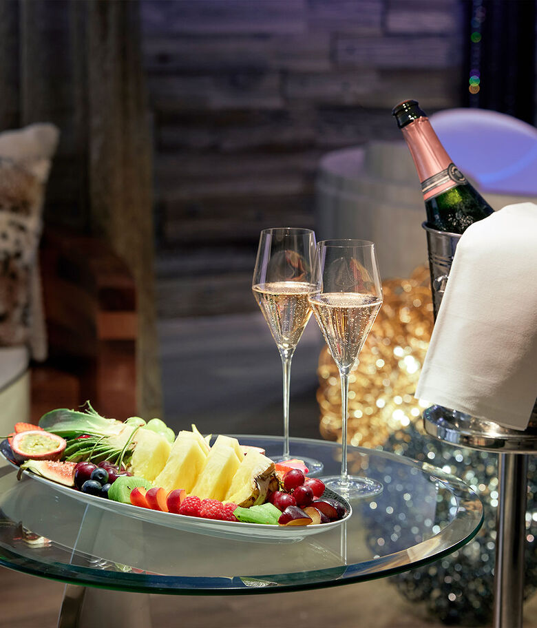 Angebot mit Champagner und Früchteteller - Wellness- & Sporthotel Jagdhof